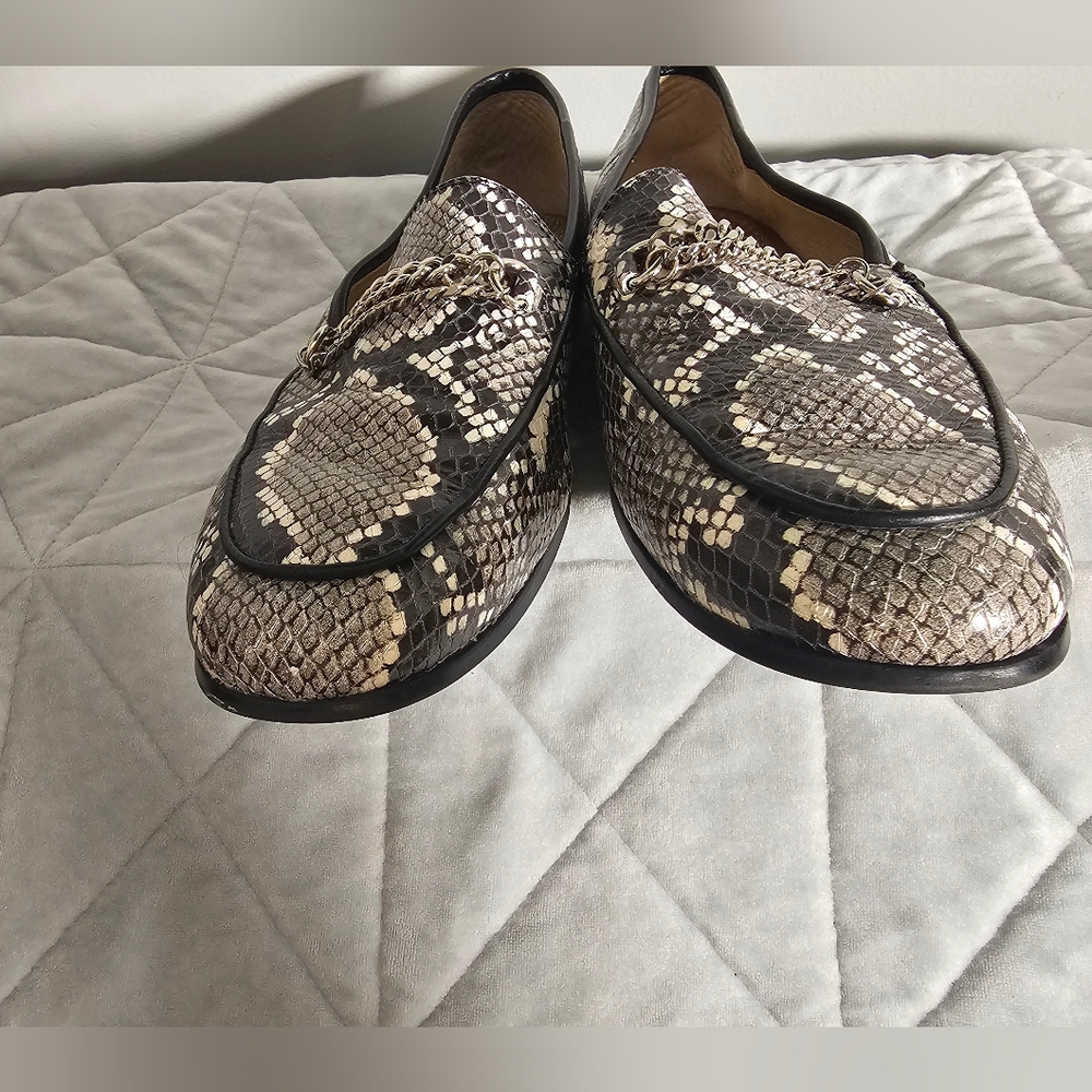 Sam Edelman Women Black & White Snake Print Loafers W/ Chain Sz 8 - Picture 2 of 9